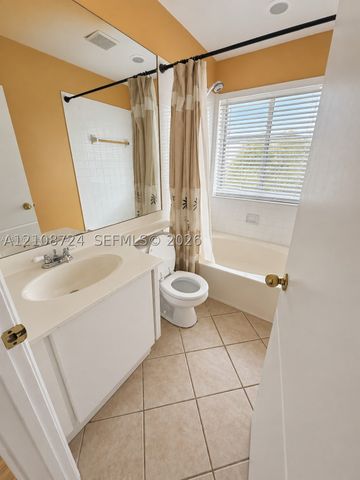 972 NW 92nd Ter, Plantation, FL 33324