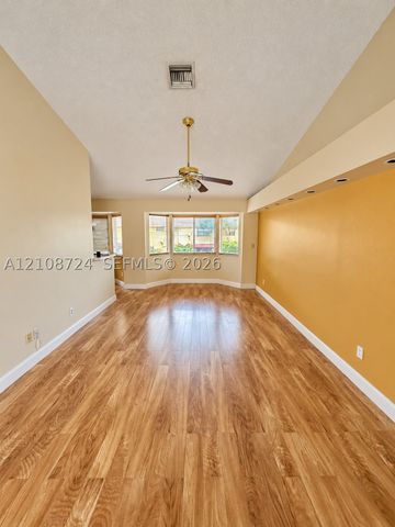 972 NW 92nd Ter, Plantation, FL 33324