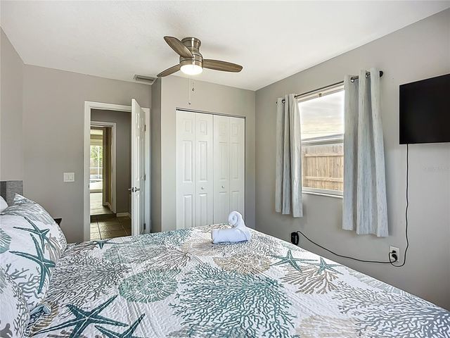 5703 18 STREET W, Bradenton, FL 34207