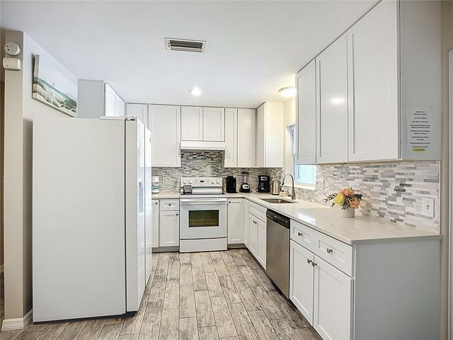 5703 18 STREET W, Bradenton, FL 34207