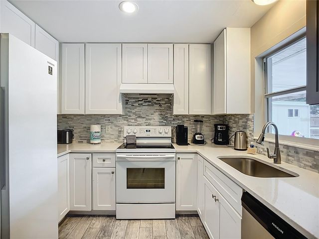 5703 18 STREET W, Bradenton, FL 34207