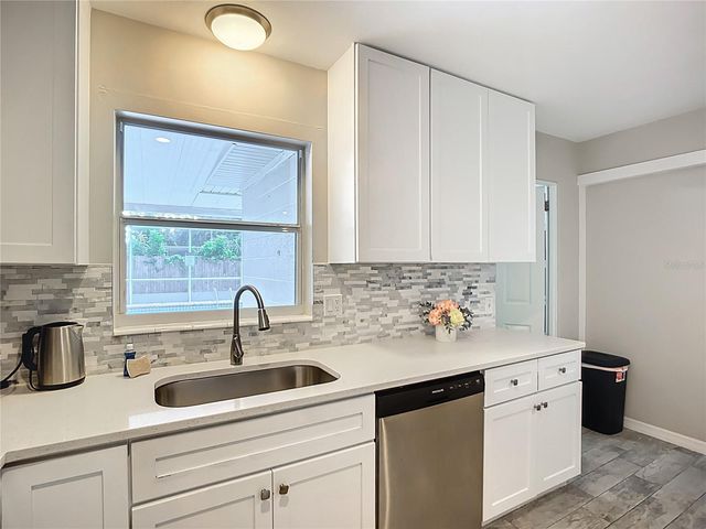 5703 18 STREET W, Bradenton, FL 34207