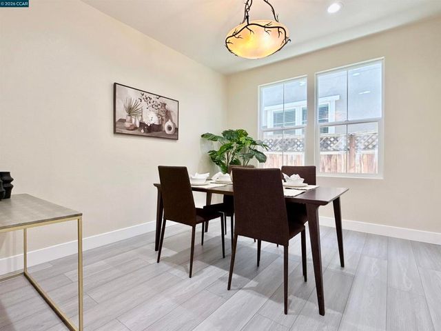 7240 Willow Creek Cir, Vallejo, CA 94591