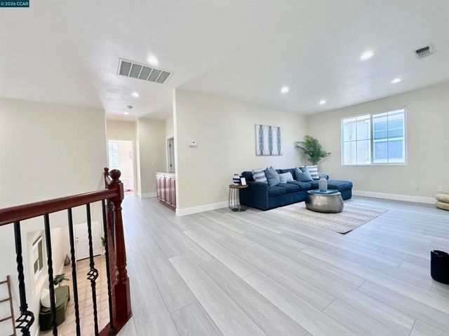 7240 Willow Creek Cir, Vallejo, CA 94591