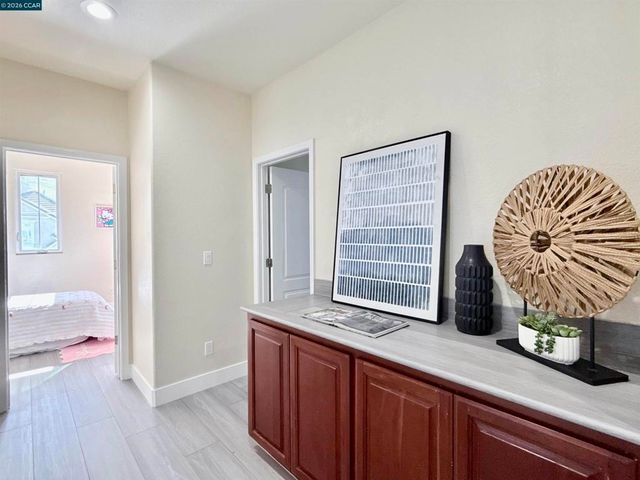 7240 Willow Creek Cir, Vallejo, CA 94591
