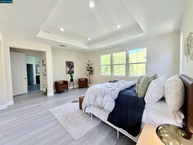 7240 Willow Creek Cir, Vallejo, CA 94591
