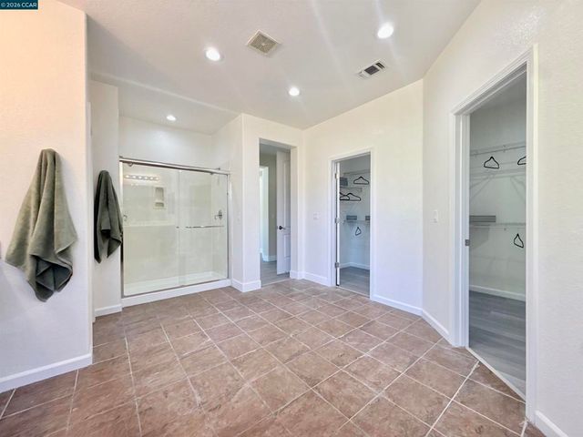 7240 Willow Creek Cir, Vallejo, CA 94591