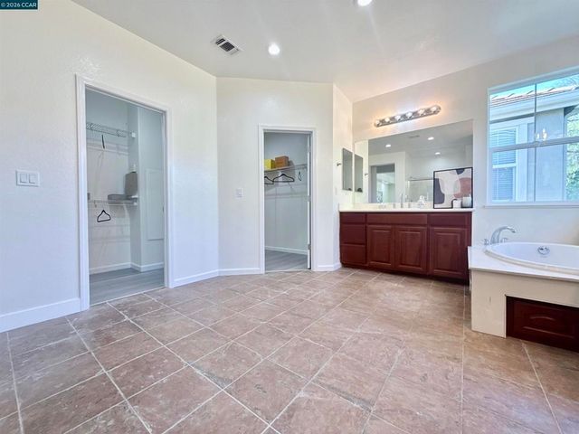 7240 Willow Creek Cir, Vallejo, CA 94591