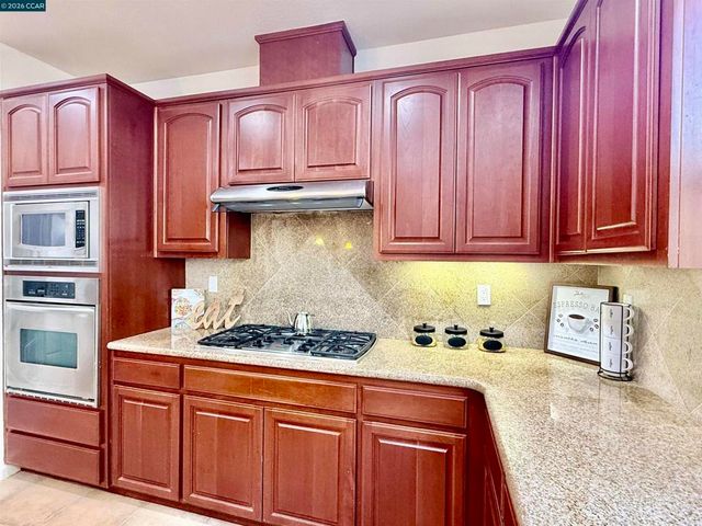 7240 Willow Creek Cir, Vallejo, CA 94591