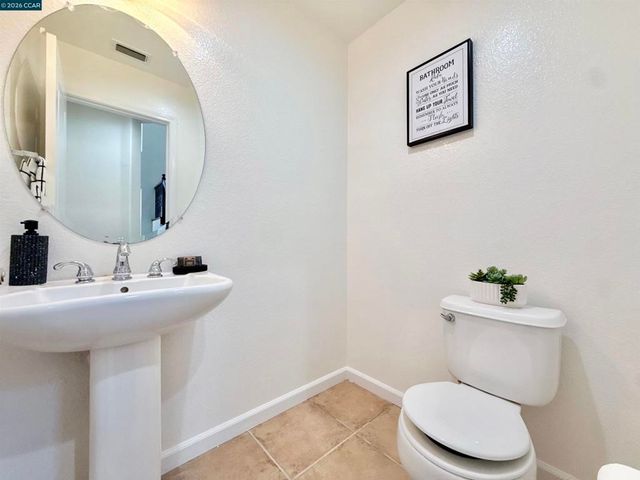 7240 Willow Creek Cir, Vallejo, CA 94591