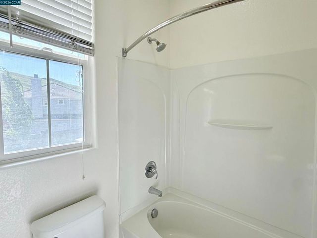 7240 Willow Creek Cir, Vallejo, CA 94591