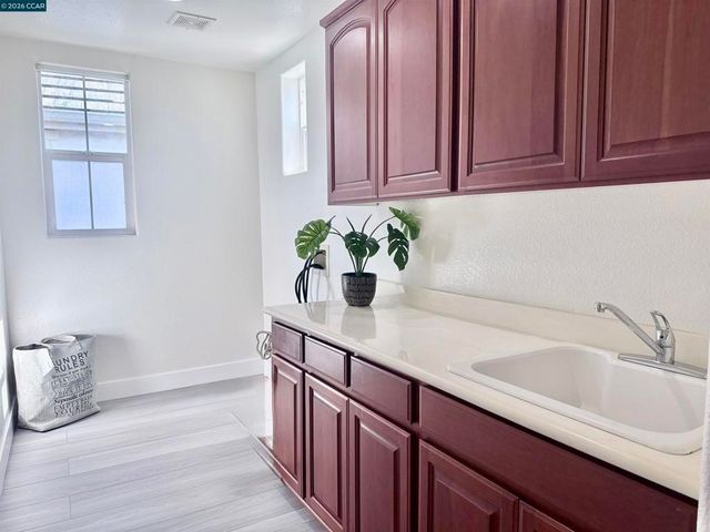 7240 Willow Creek Cir, Vallejo, CA 94591