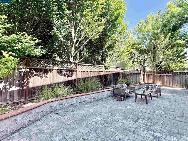 7240 Willow Creek Cir, Vallejo, CA 94591