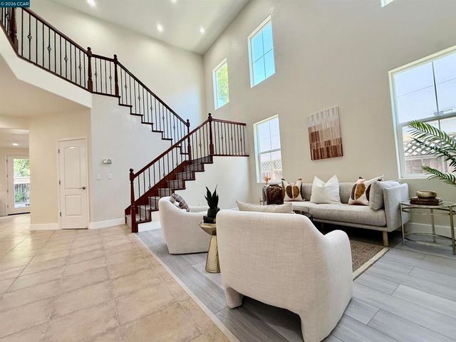 7240 Willow Creek Cir, Vallejo, CA 94591