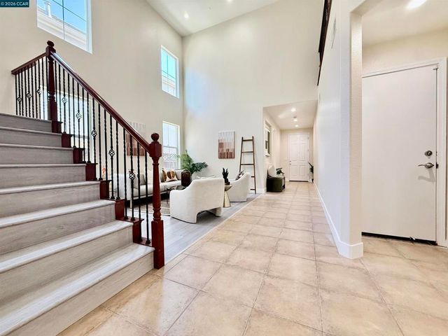 7240 Willow Creek Cir, Vallejo, CA 94591