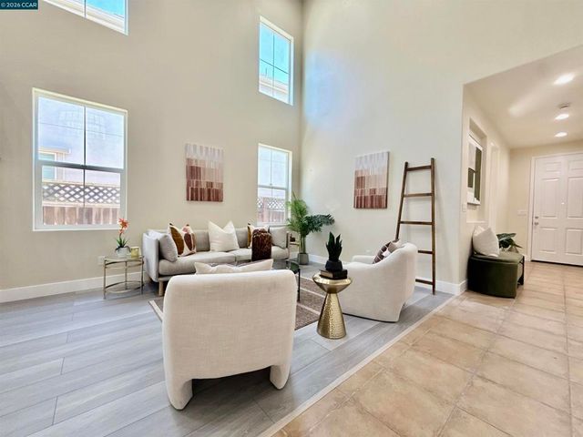 7240 Willow Creek Cir, Vallejo, CA 94591