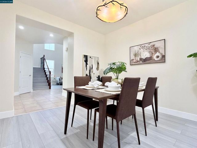 7240 Willow Creek Cir, Vallejo, CA 94591