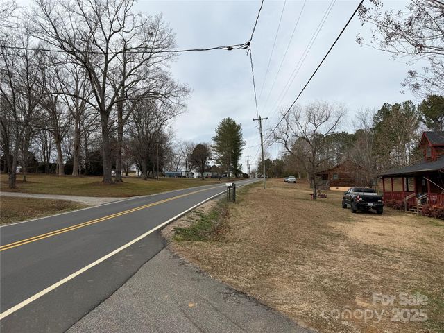 1908 Country Way, Hickory, NC 28601