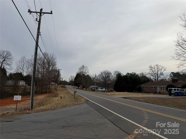 1908 Country Way, Hickory, NC 28601