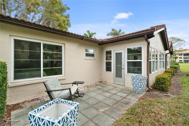 1094 Forest Lakes DR, Naples, FL 34105