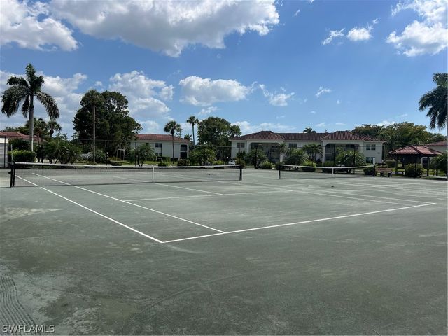 1094 Forest Lakes DR, Naples, FL 34105