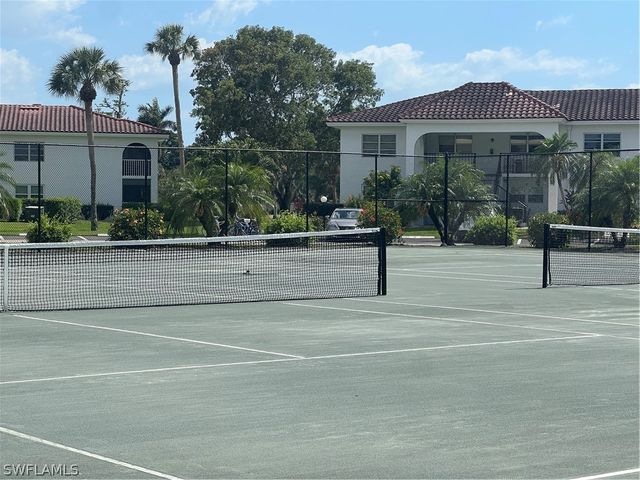 1094 Forest Lakes DR, Naples, FL 34105