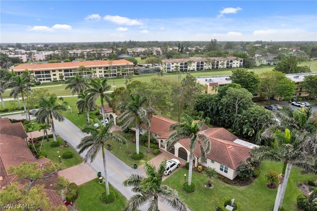 1094 Forest Lakes DR, Naples, FL 34105