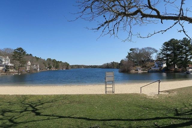 108 Lake Ave, Wareham, MA 02538