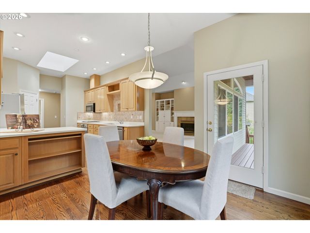 12638 ADRIAN Ct, Lake Oswego, OR 97034