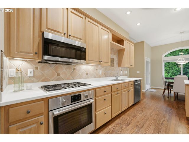 12638 ADRIAN Ct, Lake Oswego, OR 97034
