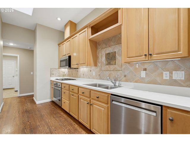 12638 ADRIAN Ct, Lake Oswego, OR 97034