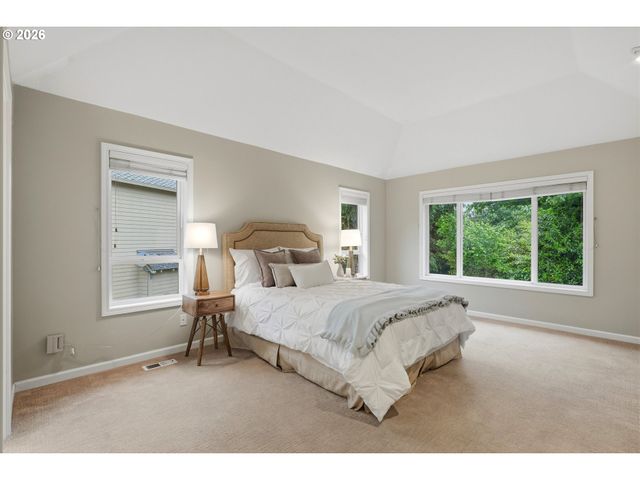 12638 ADRIAN Ct, Lake Oswego, OR 97034