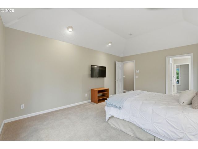 12638 ADRIAN Ct, Lake Oswego, OR 97034