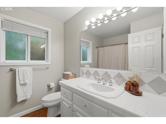 12638 ADRIAN Ct, Lake Oswego, OR 97034