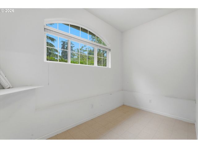 12638 ADRIAN Ct, Lake Oswego, OR 97034