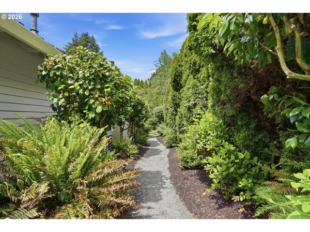 12638 ADRIAN Ct, Lake Oswego, OR 97034