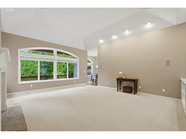 12638 ADRIAN Ct, Lake Oswego, OR 97034