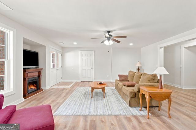 135 Amy Lane, Canton, GA 30115