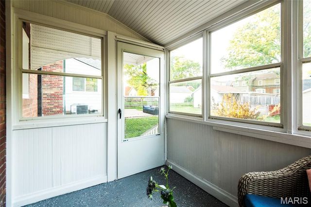 6609 Pernod Avenue, St Louis, MO 63139