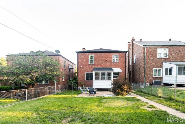6609 Pernod Avenue, St Louis, MO 63139