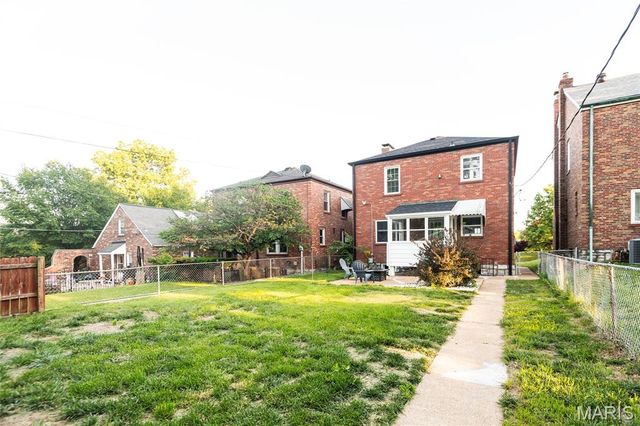 6609 Pernod Avenue, St Louis, MO 63139