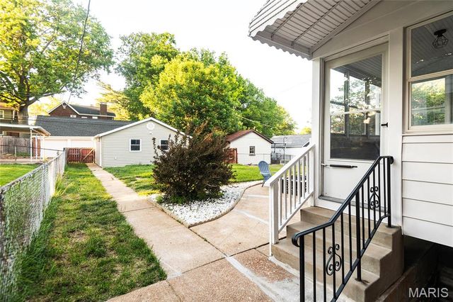 6609 Pernod Avenue, St Louis, MO 63139