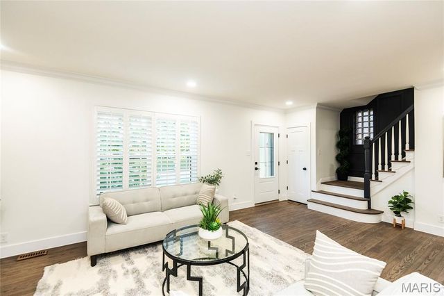 6609 Pernod Avenue, St Louis, MO 63139