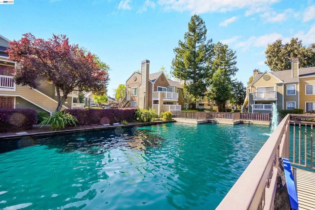 Image 2 of property listing at 200 Reflections Dr 23, San Ramon, CA 94583