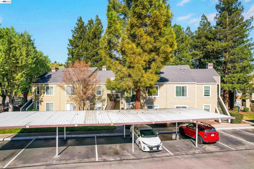 Image 8 of property listing at 200 Reflections Dr 23, San Ramon, CA 94583