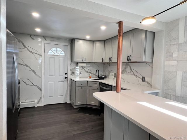 137 Center Lane, Levittown, NY 11756