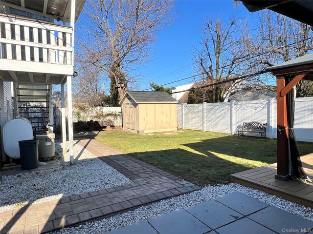 137 Center Lane, Levittown, NY 11756