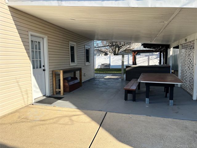 137 Center Lane, Levittown, NY 11756