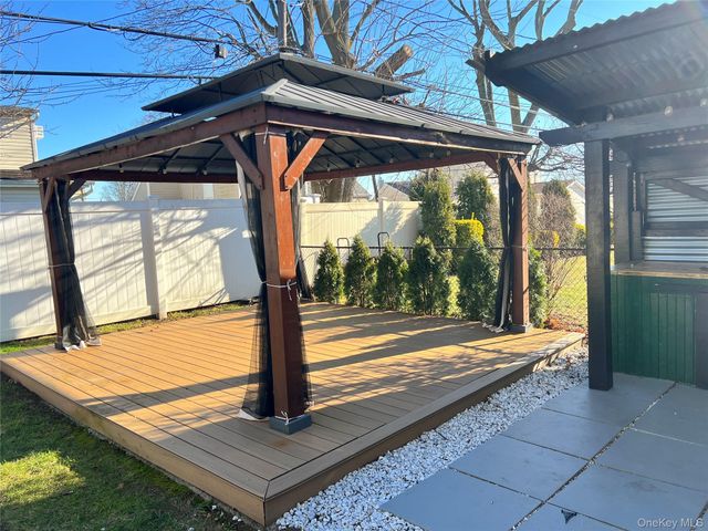 137 Center Lane, Levittown, NY 11756