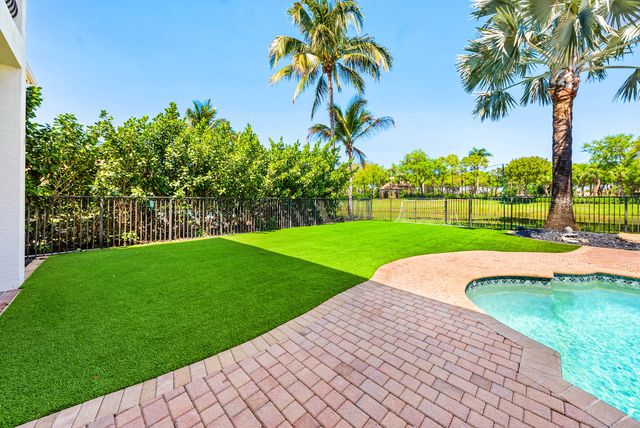 8867 Starhaven Cove, Boynton Beach, FL 33473